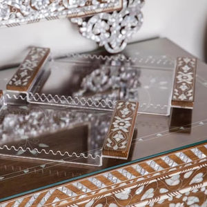 ถาดเสิร์ฟอาหารทรงสี่เหลี่ยมหรูหราสำหรับเทศกาลอีดและรอมฎอน ฝาไม้ ประดับมุก ฐานอะคริลิก งานแฮนด์เมด เทคนิคเคลือบเงาแบบคลาสสิก - Product Image 1