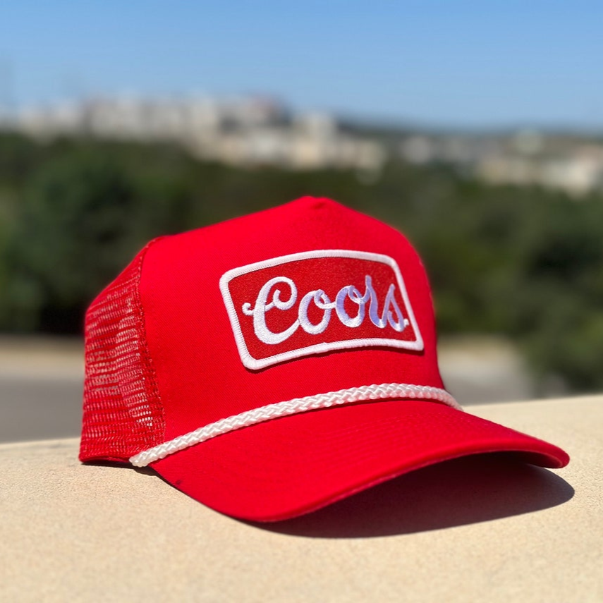 สีแดงเข้ม