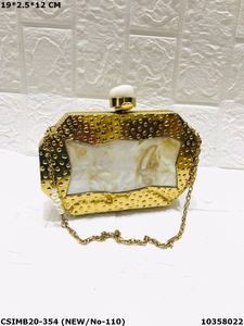 Epitome of Elegance Pochette de soirée de créateur artisanale avec pierres de cristal Laiton et nacre Luxueux Exquis - Product Image 2