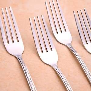 Ensemble de 4 fourchettes en métal argenté de luxe Lustre Bloom - Fourchettes durables pour salade et dessert, pour la maison et la table - Product Image 2