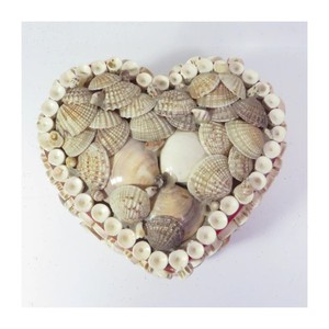 Boîtes en forme de cœur avec couvercle de coquillage, bijoux en gros, bague, boucle d'oreille, bracelet, boîte avec velours rouge - Product Image 1