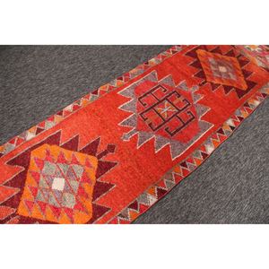 Alfombra Turca Vintage de 3x10 pies, Alfombra de Lana Geométrica Naranja y Rosa - Product Image 3