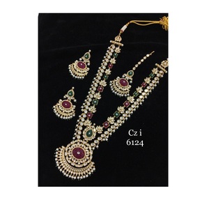 Conjunto de collar de moissanita Kundan de buena calidad, joyería brillante para novias y damas de honor, disponible a un precio asequible - Product Image 2