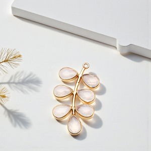 Charme en argent sterling 925 avec opale 4x6mm en forme de feuille - Pierre précieuse en forme de poire pour la fabrication de boucles d'oreilles et de colliers - Product Image 1