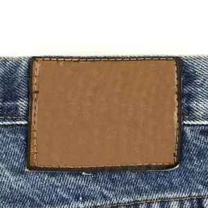 Pantalones Cortos de Mezclilla para Hombre Hechos en Pakistán, de Alta Calidad y Estilo Urbano, Lavados en Azul, con Cierre de Cremallera Trasero y 2 Bolsillos - Product Image 5