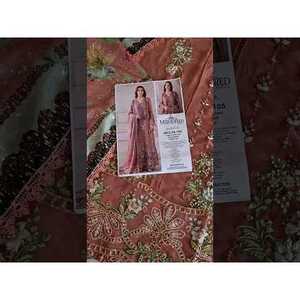 Maria.B. Robe de mariée rose thé à col en V et manches longues, coupe trapèze, imprimé floral, taille naturelle, en mousseline brodée - MPC-25-105 - Product Image 2
