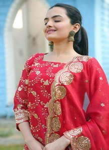 Tenue de fête Costume Lehenga avec travail brodé de séquence - Product Image 2