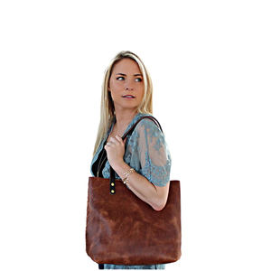 <b>Women's</b> Large Capacity Cow Leather Tote <b>Bag</b> with Durable Zipper Closure and Dual Handles Customizable Soft PU Lining - Product Image 1