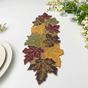 Chemin de table et set de table brodés à la main, motif floral moderne, décor en verre perlé, design américain, décorations de table perlées - Product Image 6