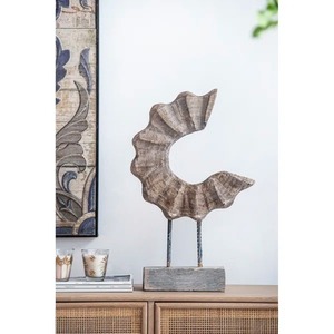 Objeto de mesa de metal dorado hecho a mano que agrega encanto moderno y acento decorativo elegante a los espacios habitables - Product Image 5