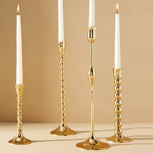 Portavelas decorativo con acabado dorado disponible para eventos, fiestas, bodas y Navidad, portavelas de mesa - Product Image 3