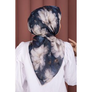 Écharpes d'été bleu marine à motif de fleurs de lotus, série personnalisée en soie et mousseline, forme carrée avec nœuds floraux et motifs camouflage - Product Image 3