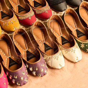 Nouvelles Khussas pour femmes, style tendance, antidérapantes, en cuir véritable de haute qualité, design élégant, taille et couleur personnalisables, légères - Product Image 5