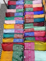 Saree en soie Banarasi de qualité supérieure en gros avec bordure Zari large de 44 largeurs pour vêtements ethniques de luxe