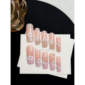 Adesivi per unghie press-on Petaline color avorio, eleganti decorazioni per nail art - Product Image 3