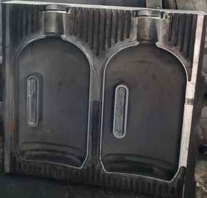 Moules à bouteilles en plastique de qualité supérieure de la marque SRISHTI, moulage par soufflage, tailles de 1 à 10 litres pour usage commercial et domestique - Product Image 3