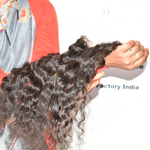 Suministro al por mayor 22 "pulgadas 1 Frontal 13*4 Color natural rizado negro virgen cutícula alineada vendedor solo donante cabello humano indio - Product Image 6