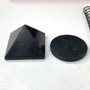 Pirámide de <span class=keywords><strong>Orgonita</strong></span>, Piedra Preciosa de Shungita, Pirámide de Shungita, Piedras Curativas de Cristal, Figura de Gran Pirámide, Piedra Natural - Product Image 6