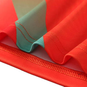 Ensembles d'uniformes de football de conception personnalisée de haute qualité fabriqués en usine avec une coupe parfaite en gros tenue de football professionnel à faible taux - Product Image 4