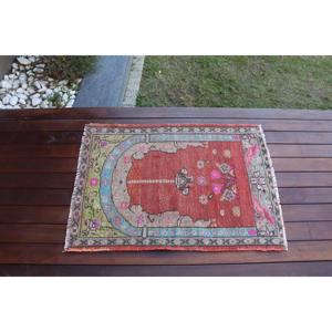 Petit tapis vintage de 2,4 x 3,2 pieds, tapis turc rouge à fleurs - Product Image 3