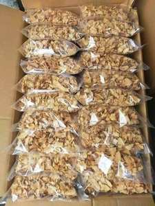 Chips de Coco Dulces y Crujientes de Calidad de Exportación: Empaque a Granel en Grandes Cantidades, Rebanadas Tostadas Ideales para Refrigerios y Servicios de Alimentos. - Product Image 2