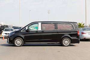 Vehículo Certificado Nuevo con Cero Kilometraje/Km y un Acabado Impecable en Negro, Mercedes-Benz V250 VIP Luxury 2022, Motor de 2.0L y 4 Cilindros, Tracción Trasera - Product Image 5