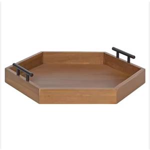 Plateau en bois écologique avec finition naturelle et accents noirs Plateau de service décoratif fermier pour usages multiples - Product Image 5