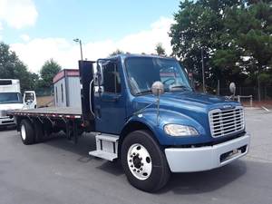 Camión de Plataforma Plana Usado de Servicio Mediano, Modelo 2020 M2 106, 26 pies - 240HP, Transmisión Automática de 6 Velocidades, Exportaciones Globales - Product Image 3