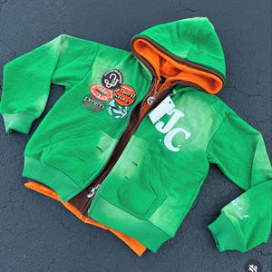 เสื้อฮู้ดดี้ทรงบ็อกซี่แบบครอป ผ้าเทอร์รี่หนานุ่ม 100% ผ้าฝ้ายแท้ ซักย้อมสีแบบแอซิดวอช  แบบมีฮู้ดสามชั้น ซิปคู่  สำหรับผู้ชาย ผลิตตามแบบ OEM - Product Image 1