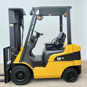Chariot élévateur diesel CAT 3,5 tonnes à mât bas, à commande manuelle, pour terrains accidentés, pour utilisation en entrepôt et en cour - Product Image 3