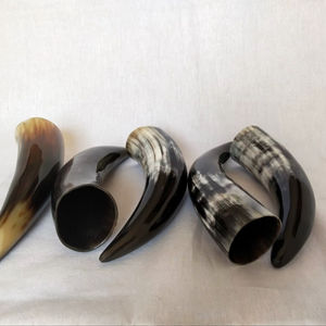 Corne à boire naturelle Viking de haute qualité polie écologique en corne de buffle Design animal - Product Image 1