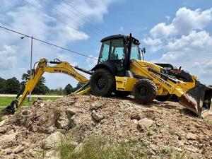 Potente retroexcavadora New Holland B95C a la venta, ideal para construcción y trabajo pesado - Product Image 2