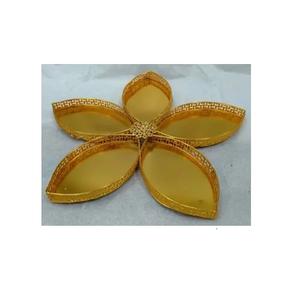 Cuenco de frutas secas de latón con diseño en forma de hoja Aspecto moderno Latón Dorado Brillante Pulido para decorar el hogar - Product Image 1