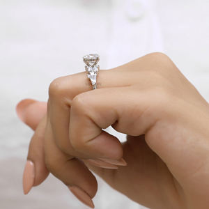 Bague de fiançailles en diamant Moissanite coupe ronde unique, bague de proposition d'inspiration naturelle en or massif cadeau pour elle - Product Image 4