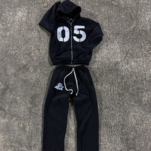 Conjunto de dos piezas unisex de talla grande con capucha y pantalones de chándal para mujer - Product Image 2