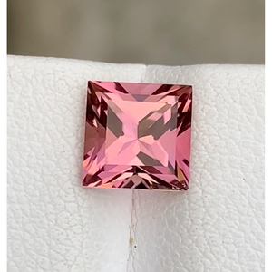 Tourmaline rose naturelle de qualité supérieure, taille princesse, 1,52 carats, provenant d'Afghanistan. - Product Image 1