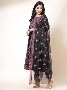 Ensemble Kurta, pantalon et dupatta pour femmes, prêt à porter, couleur noire, brodé, col rond, longueur genou, élégant, magnifique, confortable, en coton - Product Image 4