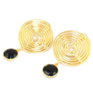 ต่างหูทรงกลมแบบคลาสสิก ลายตารางหมากรุก ประดับด้วยหินออนิกซ์สีดำและไฮโดรควอตซ์ ชุบทอง 18K บนตัวเรือนทองเหลือง ขายส่งสำหรับผู้หญิง - Product Image 3