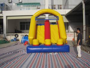 Tobogán Inflable para Escalar y Deslizarse al Aire Libre - Product Image 1