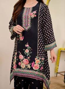 Kurti moderne pour femmes, formel, à fleurs, pour tous les jours, en maslin doux, imprimé vibrant, boutonnière, motif à manches cloche, séchage rapide, tout - Product Image 4