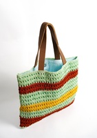 Tas tangan mode Raffia yang sedang tren, dibuat khusus dari serat alami raffia, anyaman tangan macrame crochet dengan pegangan kulit.