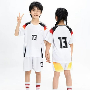 Có được áo bóng đá hiệu suất ưu tú tùy chỉnh của bạn được làm từ polyester 100% hoàn hảo cho các đội Câu lạc bộ trong các trận đấu và đào tạo mùa hè - Product Image 2