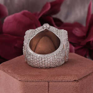 Anillo de Diamantes de Corte Redondo Estilo Hip Hop para Hombre en Plata de Ley, Anillo de Diamantes de Moissanita con Nuevo Diseño Moderno y Personalizado - Product Image 4