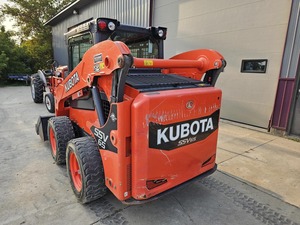 Minicargadora Kubota SSV65 2015: cargadora compacta fiable con diseño de elevación vertical - Product Image 3