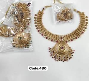 Ensemble de collier de créateur unique avec couches de perles et pendentif motif éléphant Bijoux ethniques pour un style festif - Product Image 1