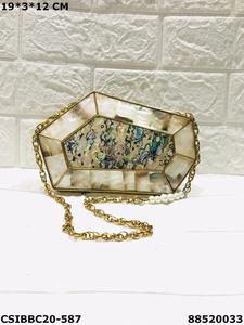 Pochette en nacre durable HF Crafts Classique Déclaration de mode écologique avec décoration de perles élégantes - Product Image 4