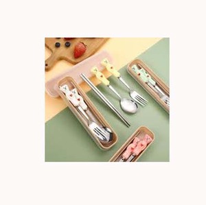 Juego Chapado en plata real de alta calidad con mango de diseño de extremo de oso de peluche de plástico con palillos juego de cubiertos moderno para niños - Product Image 1