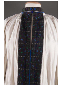 Vestido campesino antiguo hecho a mano en Rumania, estilo folclórico, de los años 20, en excelente estado vintage, de algodón, corte en A, largo hasta el suelo, con bordados a mano. - Product Image 2