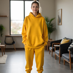 ชุดวอร์มมีฮู้ดสำหรับผู้หญิงพร้อมเชือกปิดระบายอากาศลายพื้นพร้อมโลโก้ด้านหน้า - Product Image 4