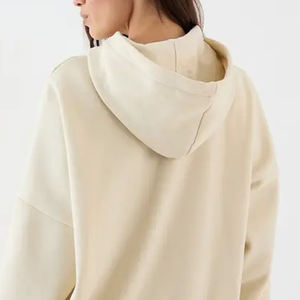 Sweat à capuche en polaire de style simple pour femmes avec un design de pull-over avec des poches kangourou et des manches longues avec un design de logo pour la vente en gros - Product Image 6